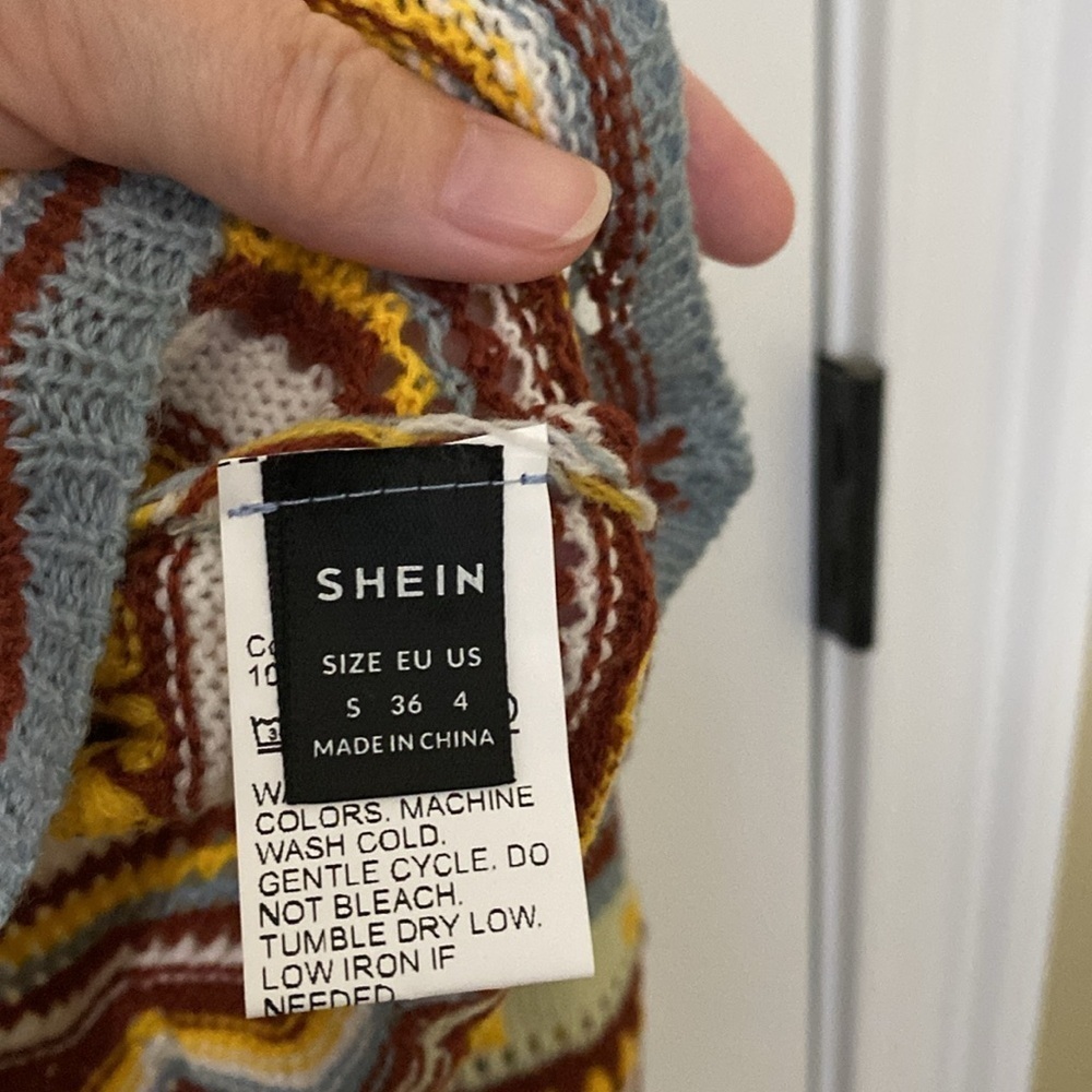 SHEIN Yellow and BlueCrew Neck Sweater with Geometric Patterns - Picture 5 of 6